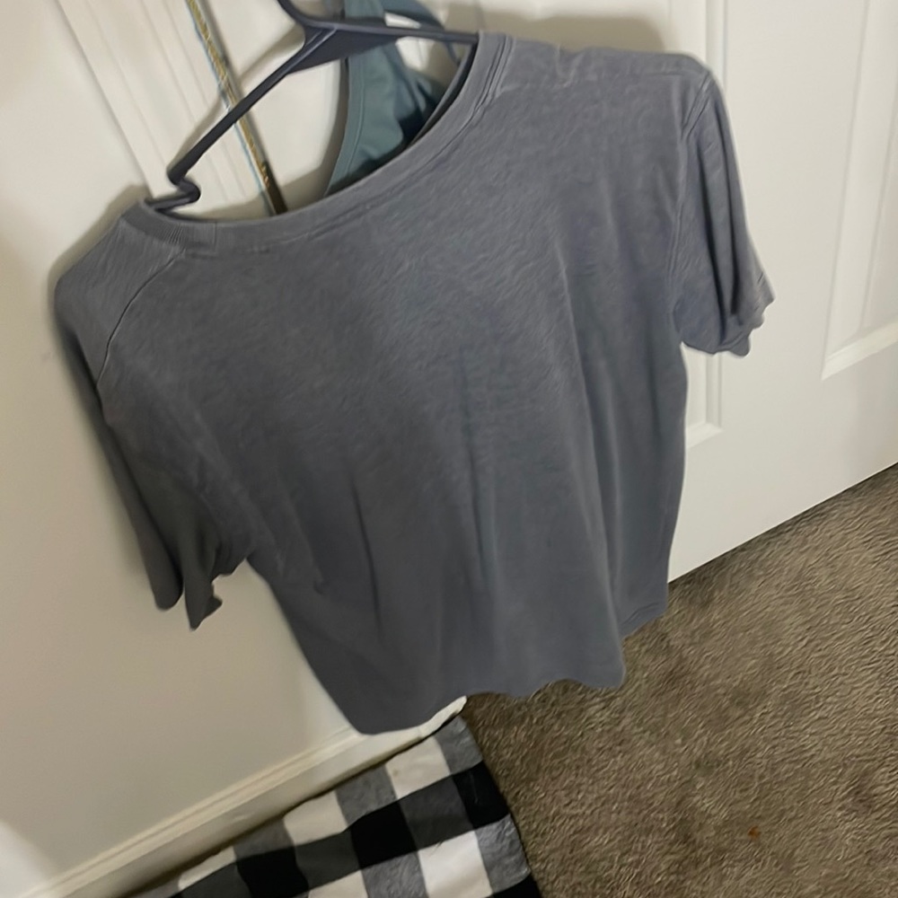 plain grey t shirt